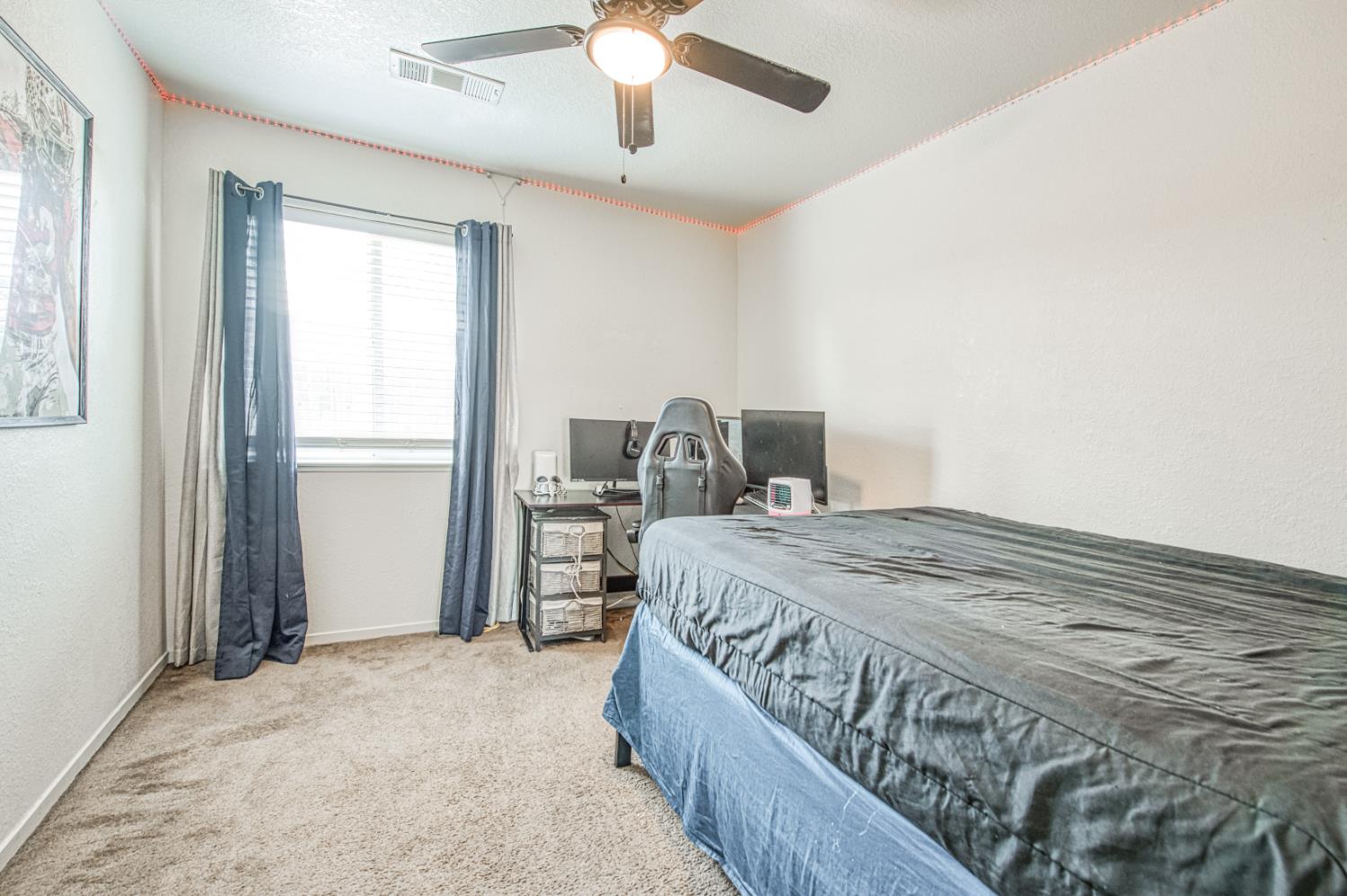 1033 Koufax, Madera, CA 93638