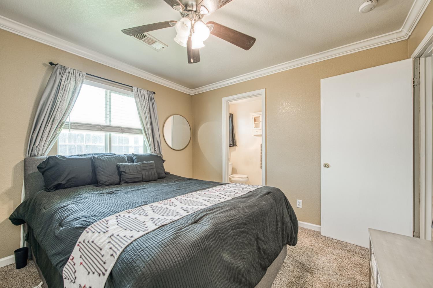 1033 Koufax, Madera, CA 93638