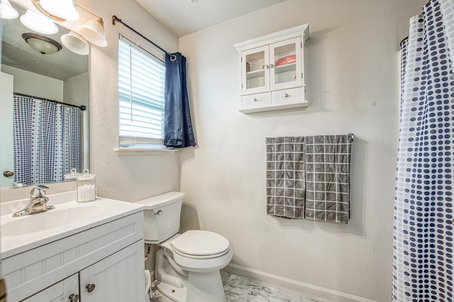 1033 Koufax, Madera, CA 93638