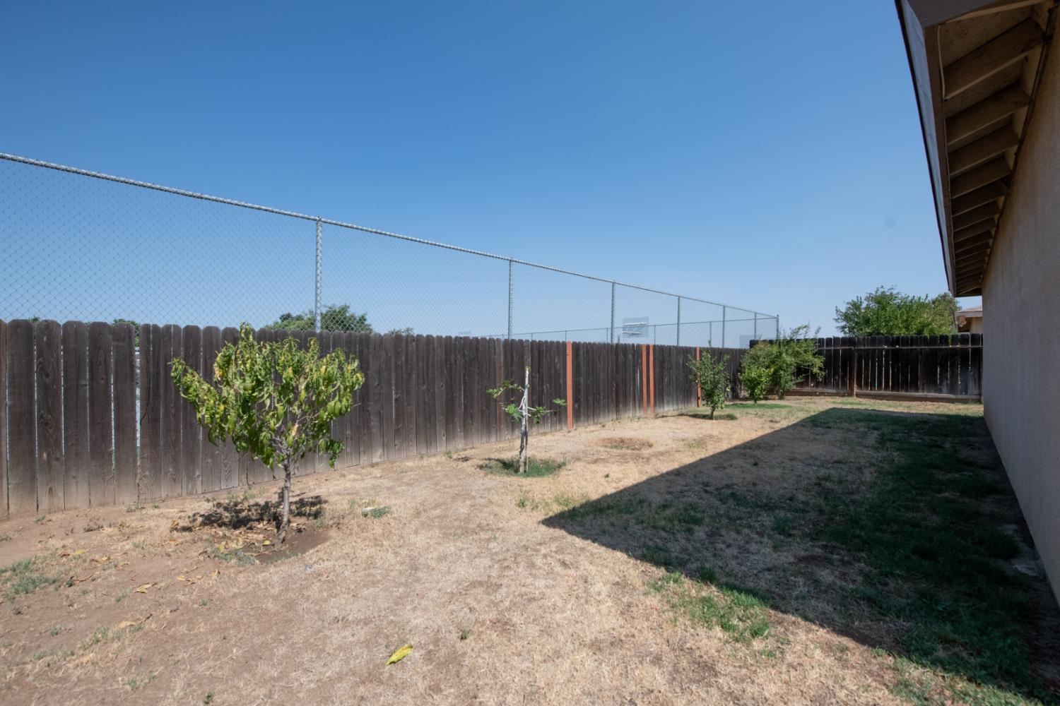 1033 Koufax, Madera, CA 93638