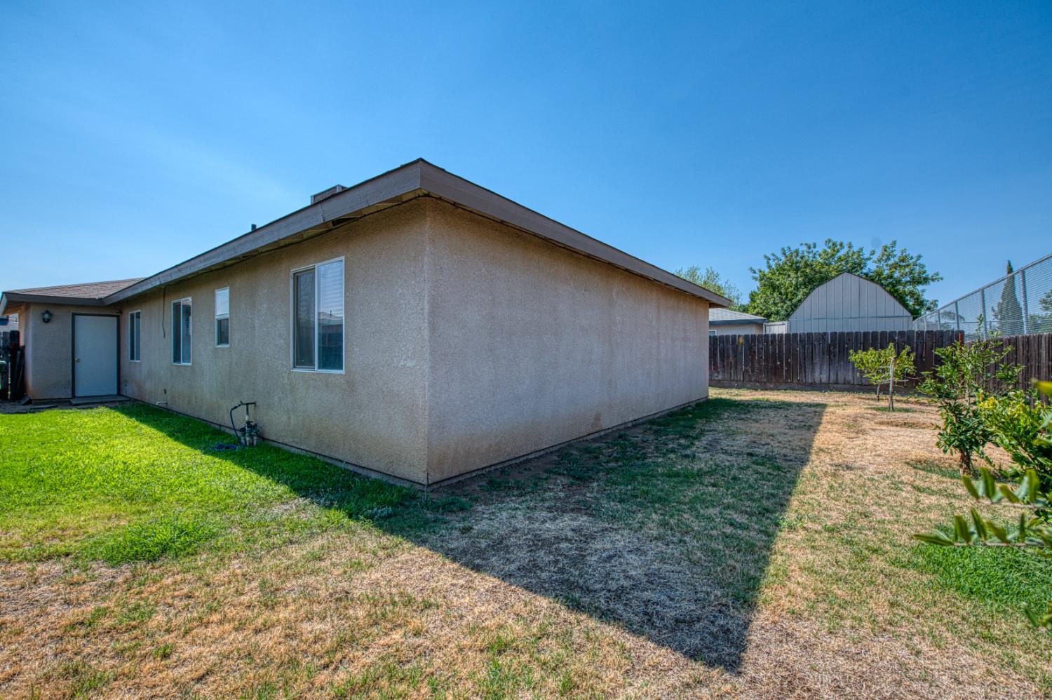 1033 Koufax, Madera, CA 93638