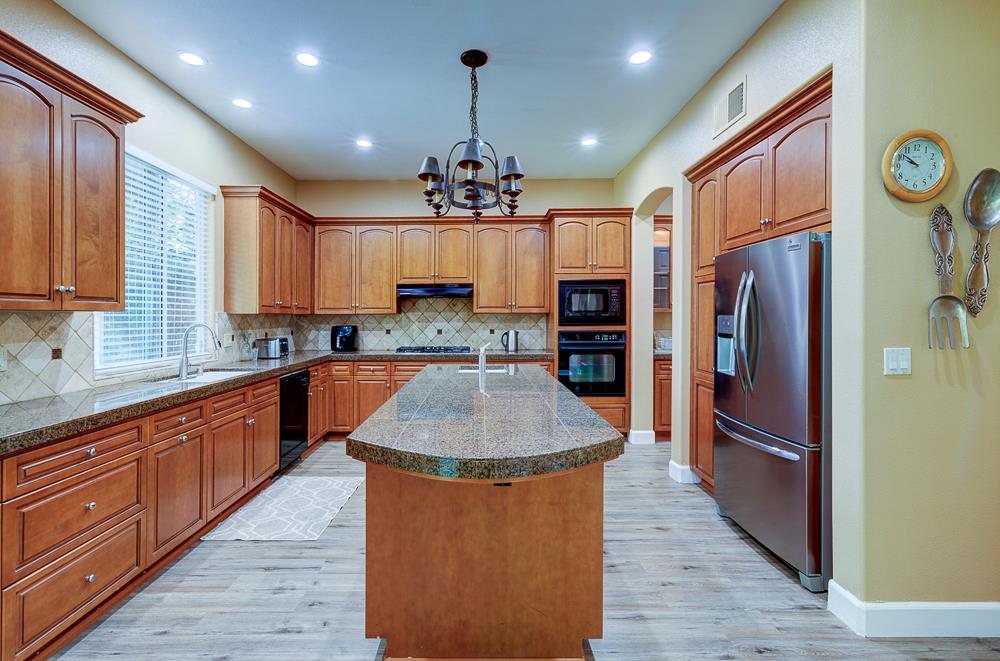 4968 W Pinedale Ave, Fresno, CA 93722