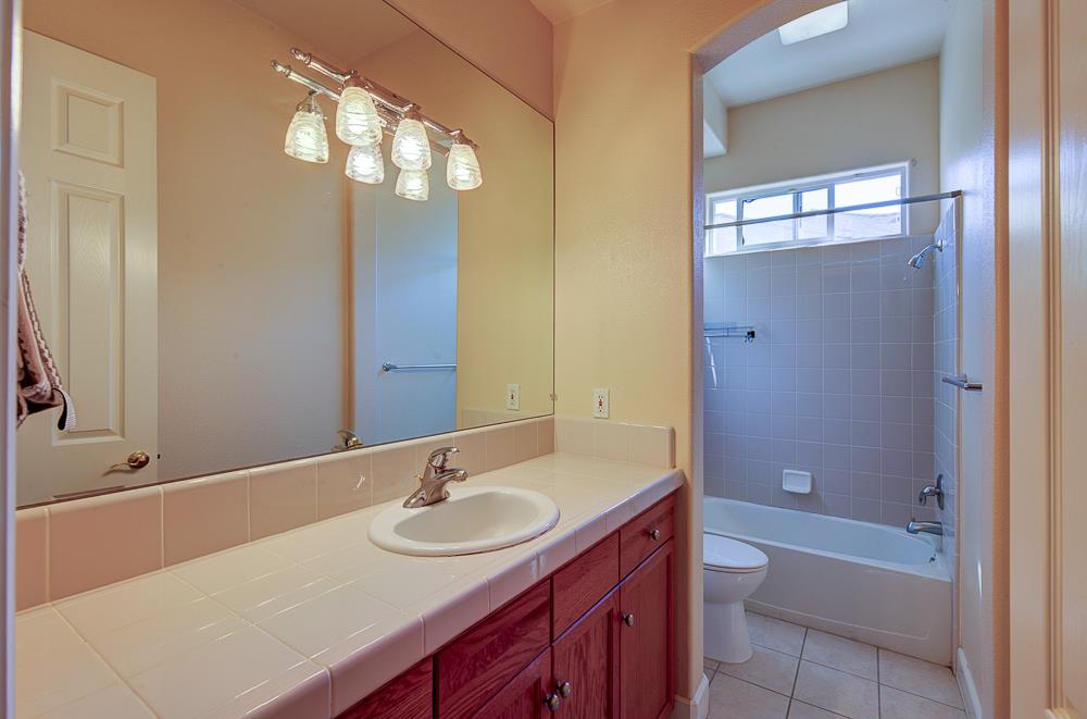 4968 W Pinedale Ave, Fresno, CA 93722