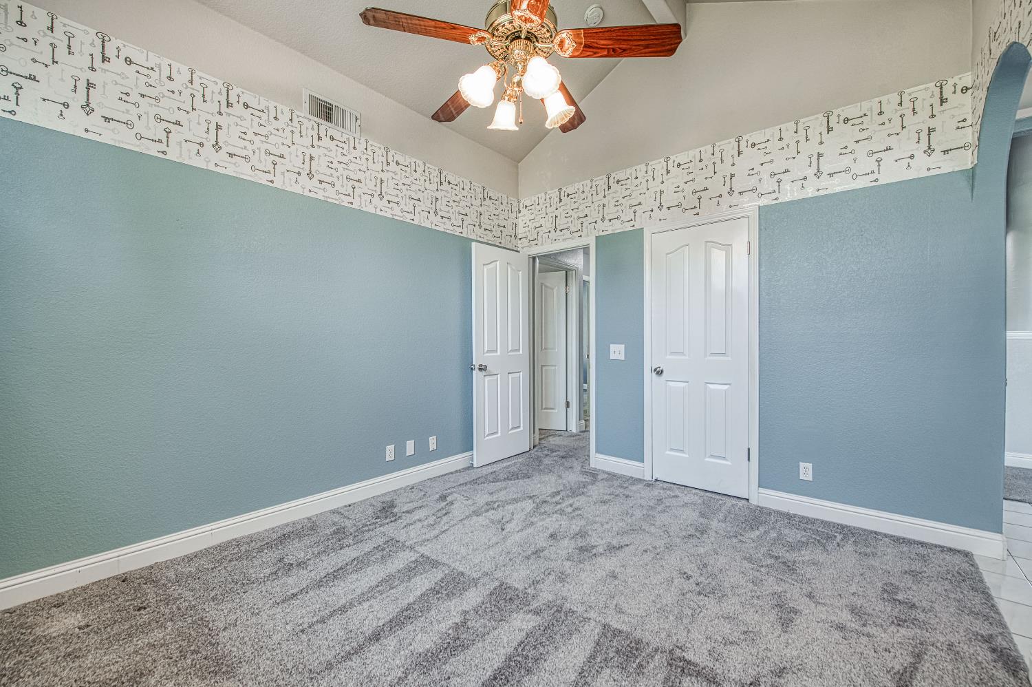 1021 E Niles Ave, Fresno, CA 93720