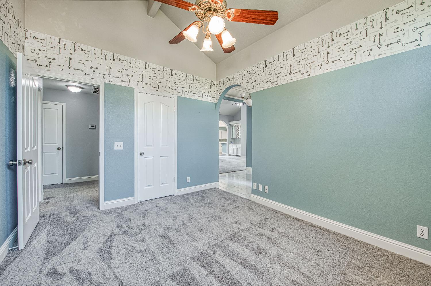 1021 E Niles Ave, Fresno, CA 93720