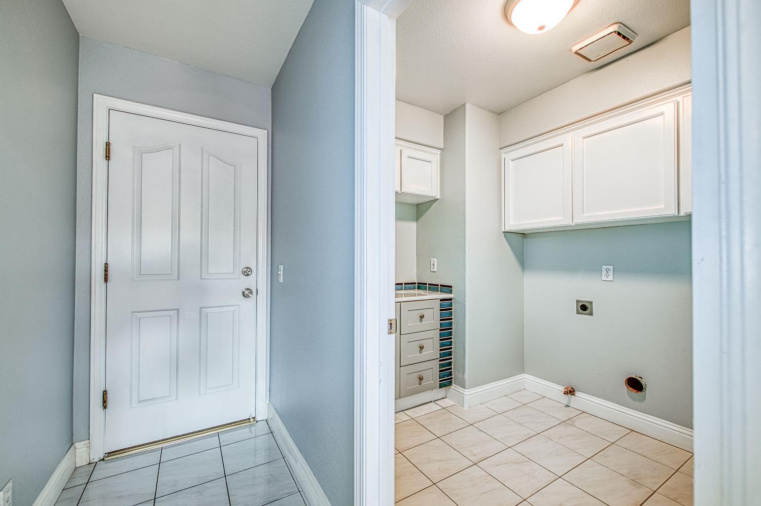 1021 E Niles Ave, Fresno, CA 93720