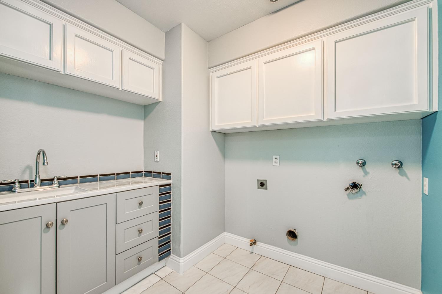 1021 E Niles Ave, Fresno, CA 93720