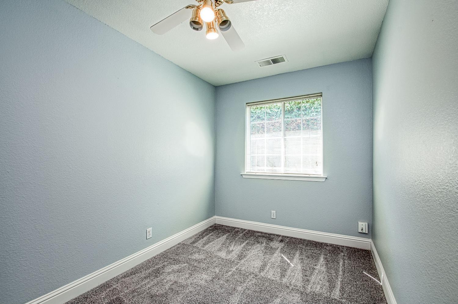 1021 E Niles Ave, Fresno, CA 93720