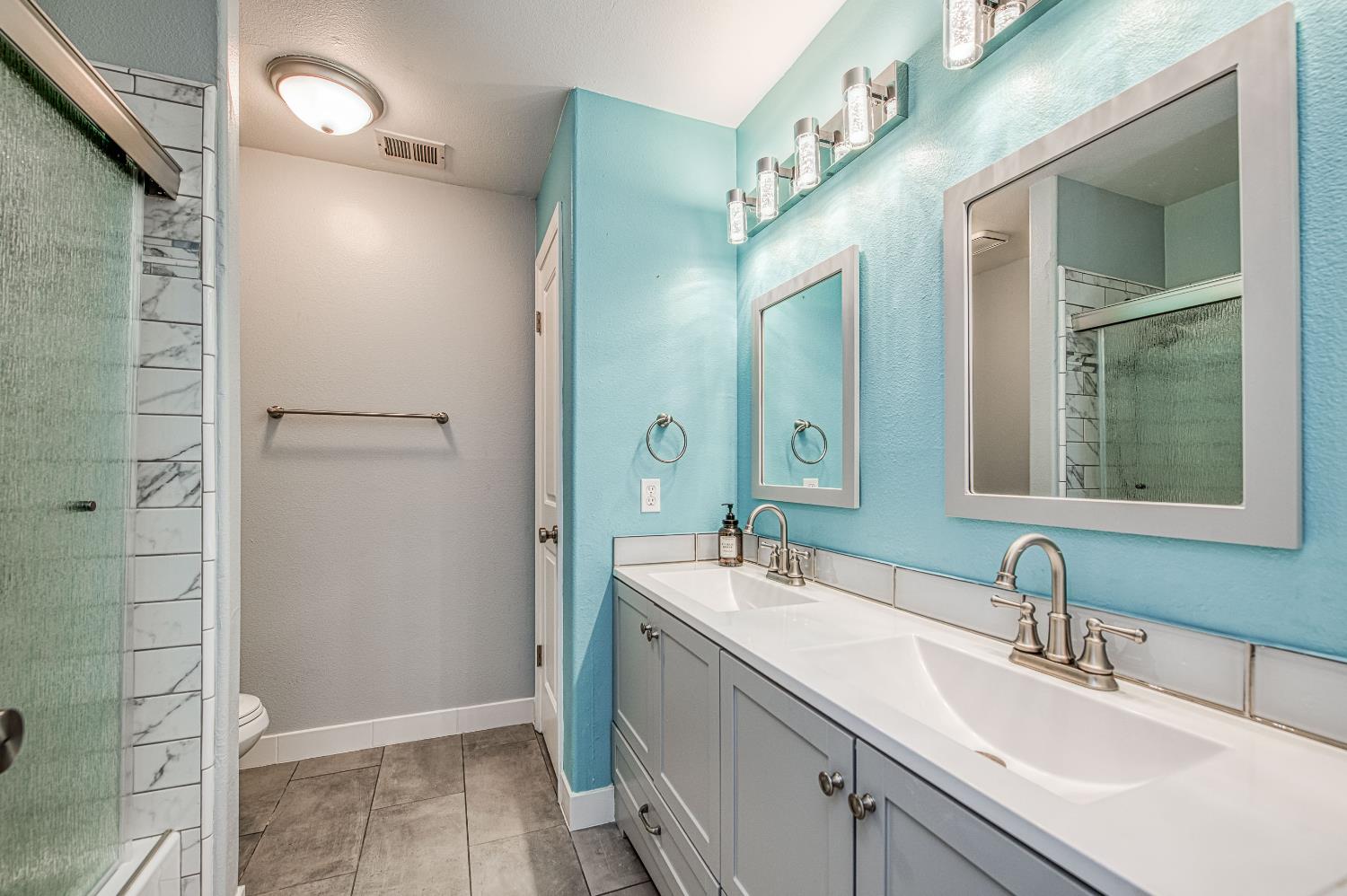 1021 E Niles Ave, Fresno, CA 93720