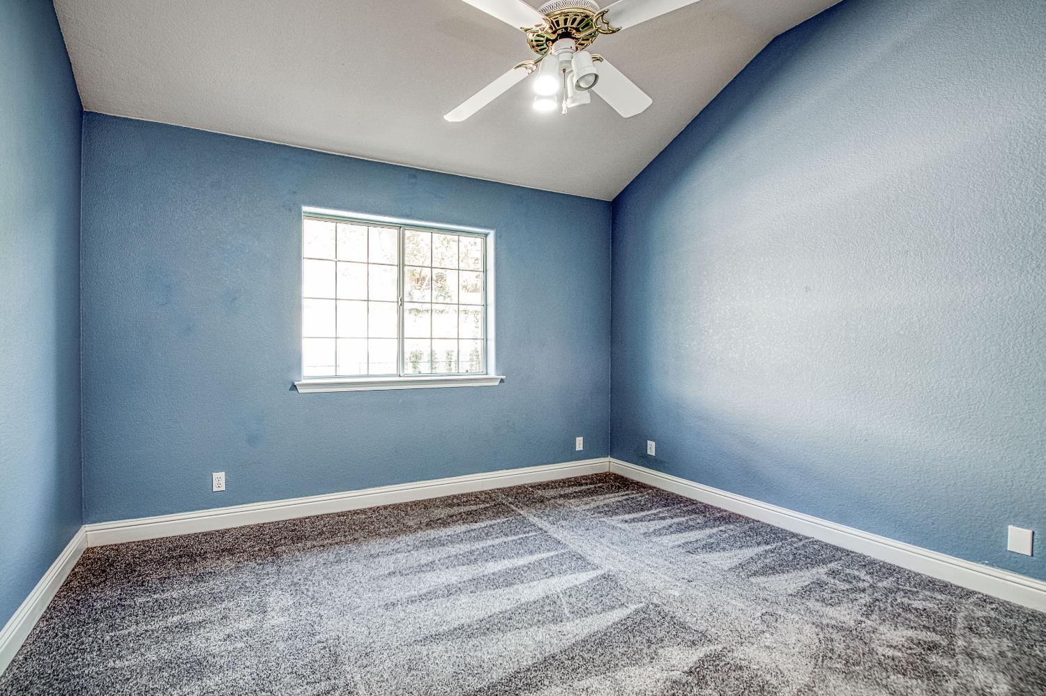 1021 E Niles Ave, Fresno, CA 93720