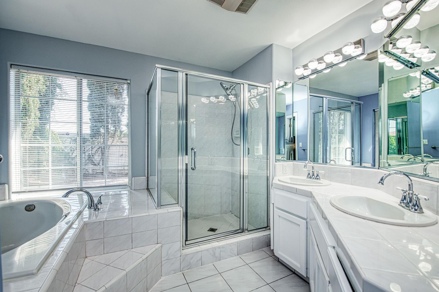 1021 E Niles Ave, Fresno, CA 93720