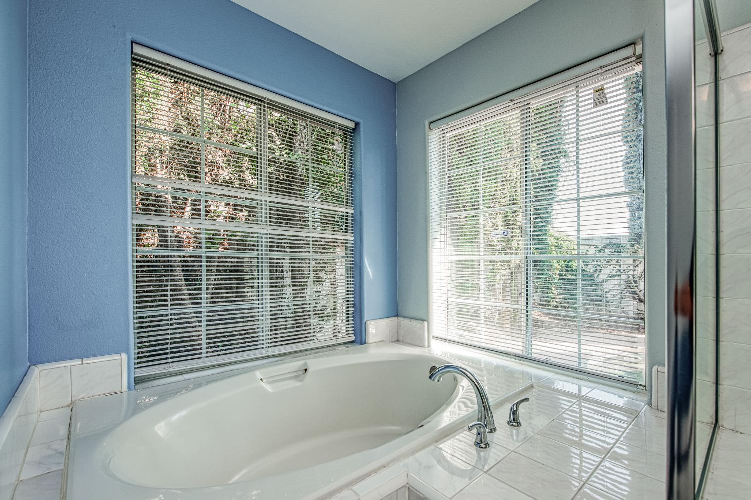 1021 E Niles Ave, Fresno, CA 93720