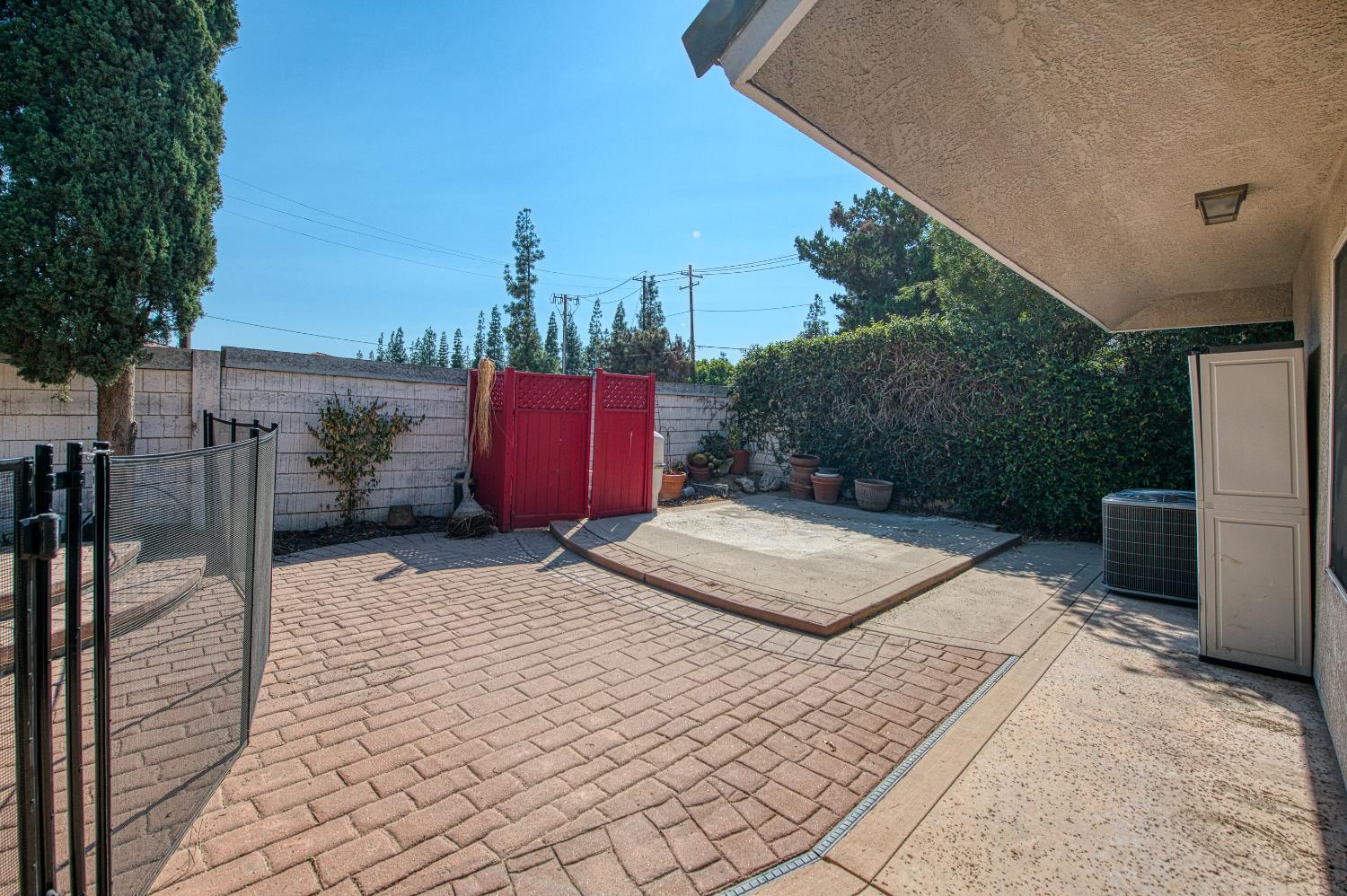 1021 E Niles Ave, Fresno, CA 93720