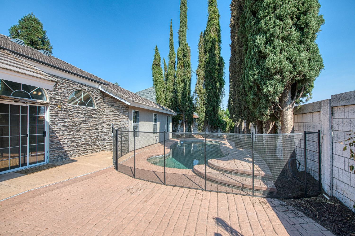 1021 E Niles Ave, Fresno, CA 93720