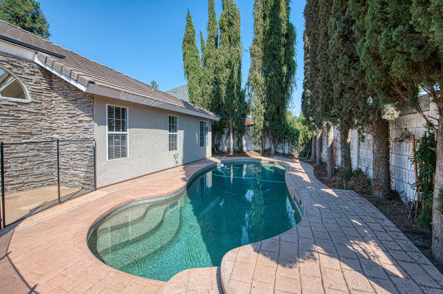 1021 E Niles Ave, Fresno, CA 93720