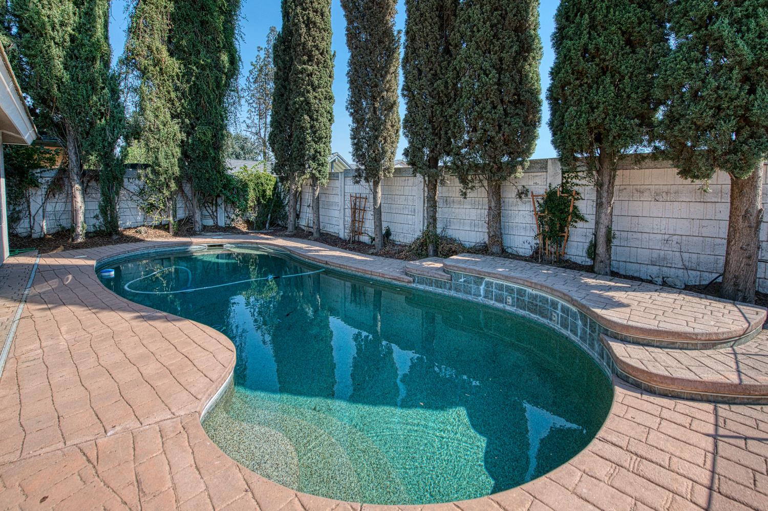 1021 E Niles Ave, Fresno, CA 93720