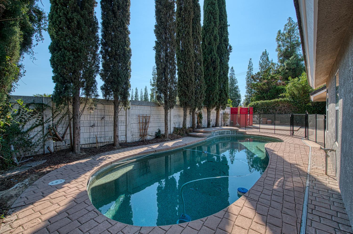 1021 E Niles Ave, Fresno, CA 93720