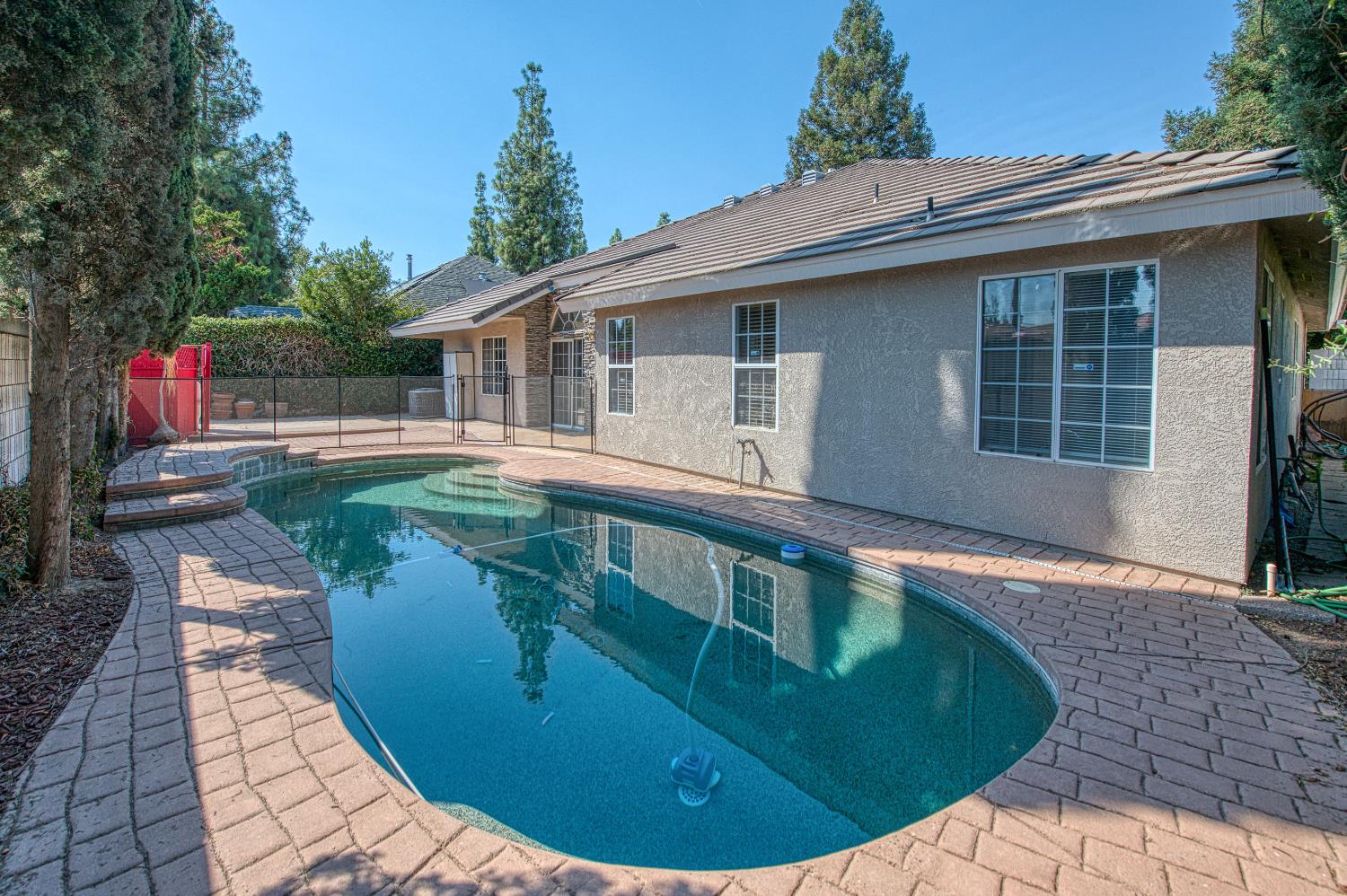 1021 E Niles Ave, Fresno, CA 93720