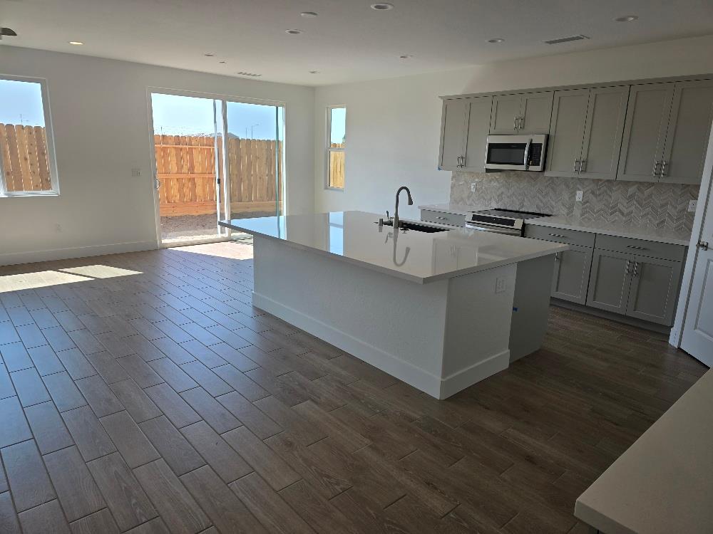 2897 E Corteza Dr, Fresno, CA 93730