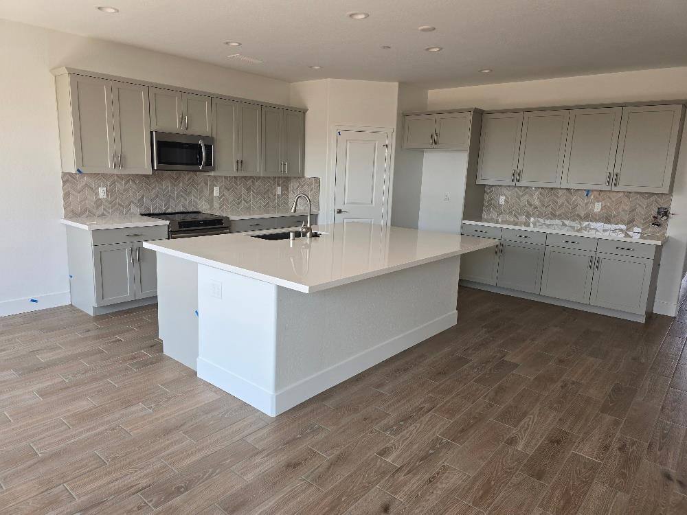 2897 E Corteza Dr, Fresno, CA 93730