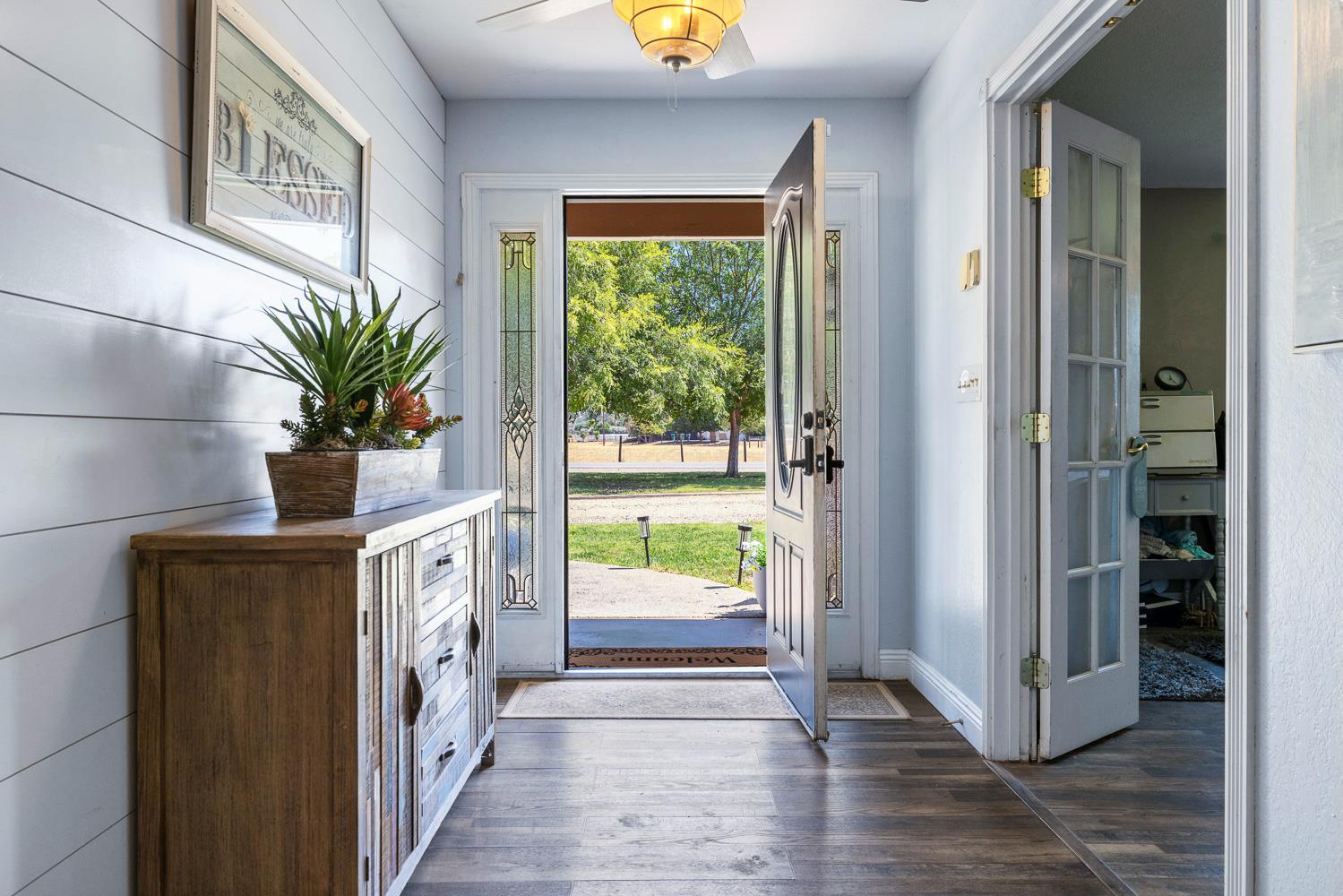 6589 N De Wolf Ave, Clovis, CA 93619