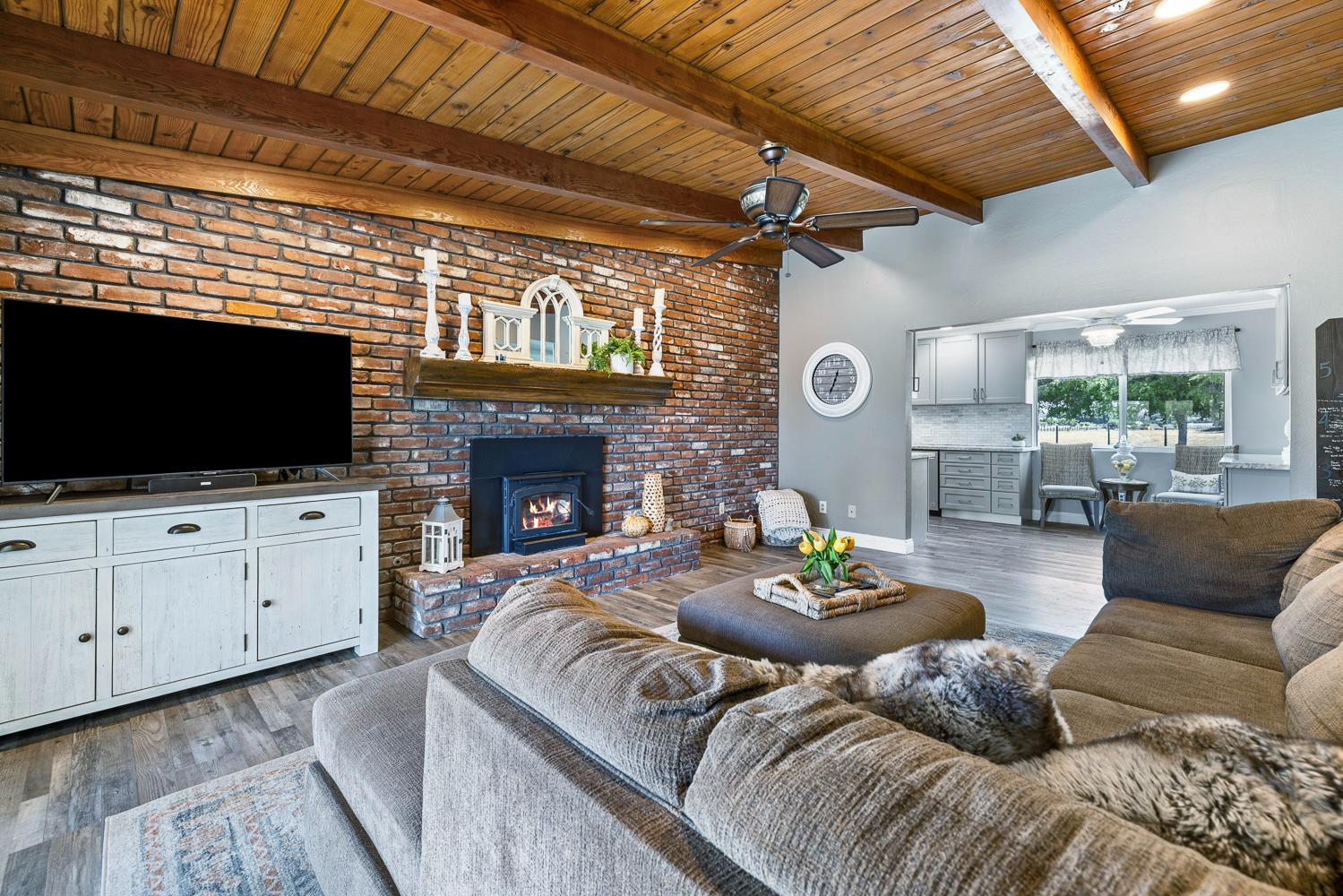 6589 N De Wolf Ave, Clovis, CA 93619