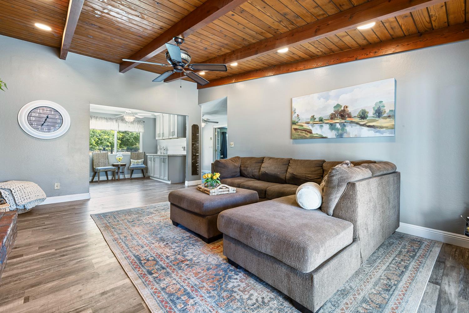 6589 N De Wolf Ave, Clovis, CA 93619