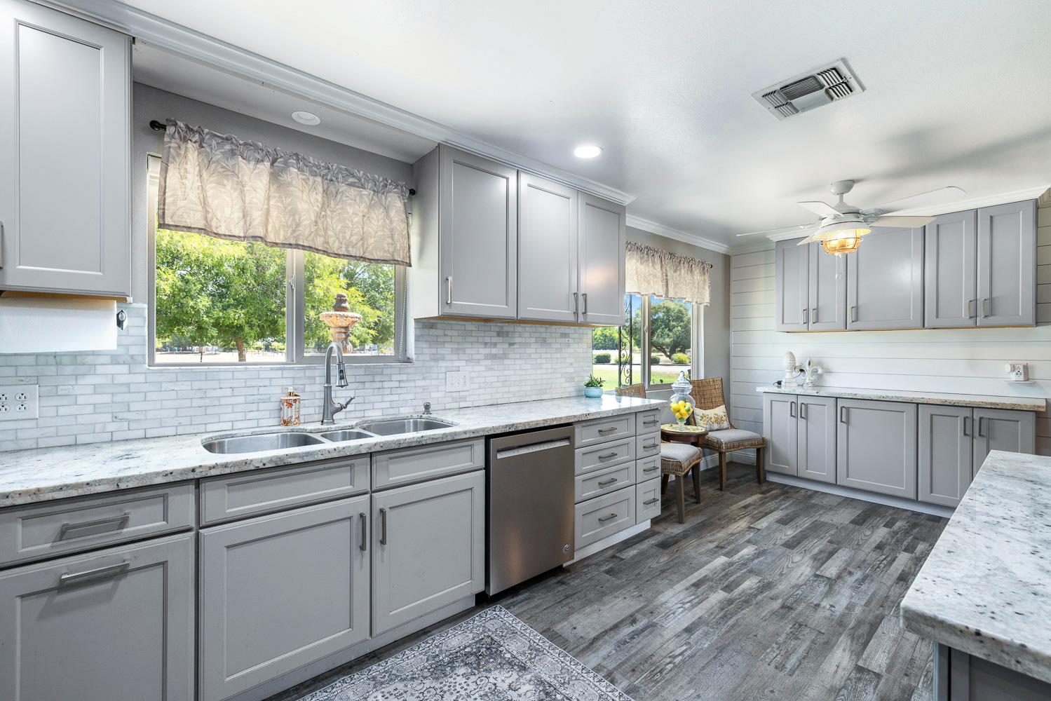 6589 N De Wolf Ave, Clovis, CA 93619