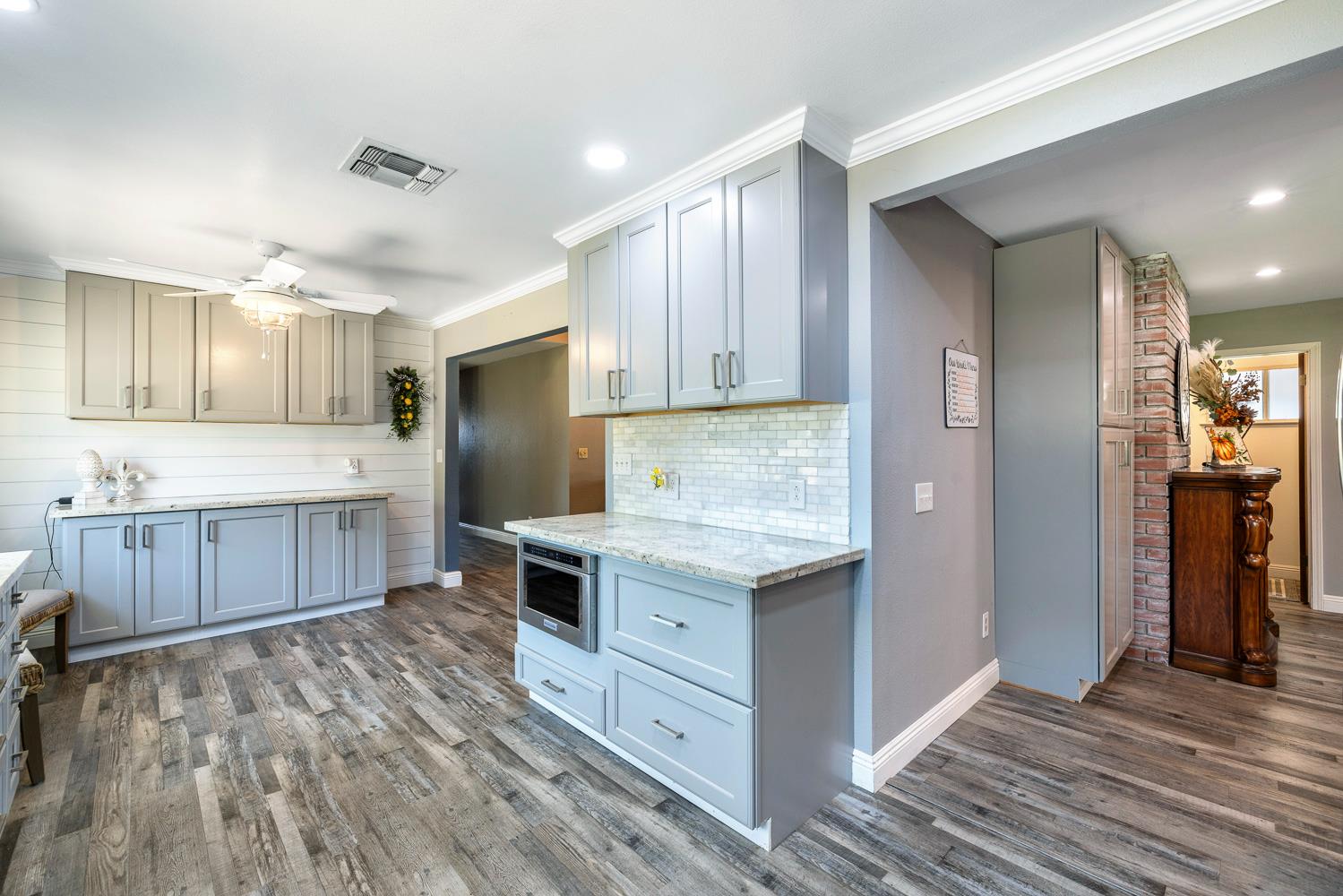 6589 N De Wolf Ave, Clovis, CA 93619