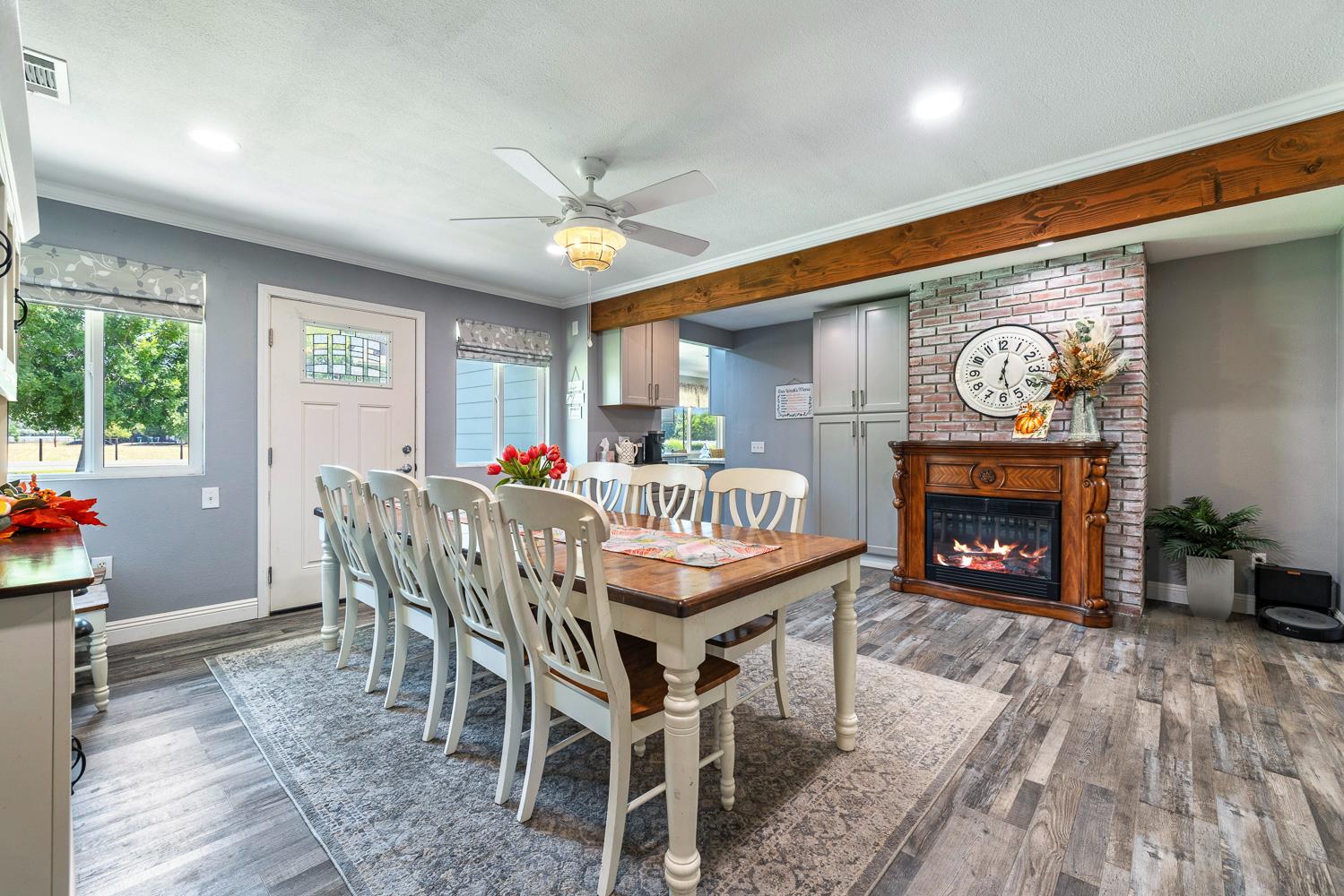 6589 N De Wolf Ave, Clovis, CA 93619