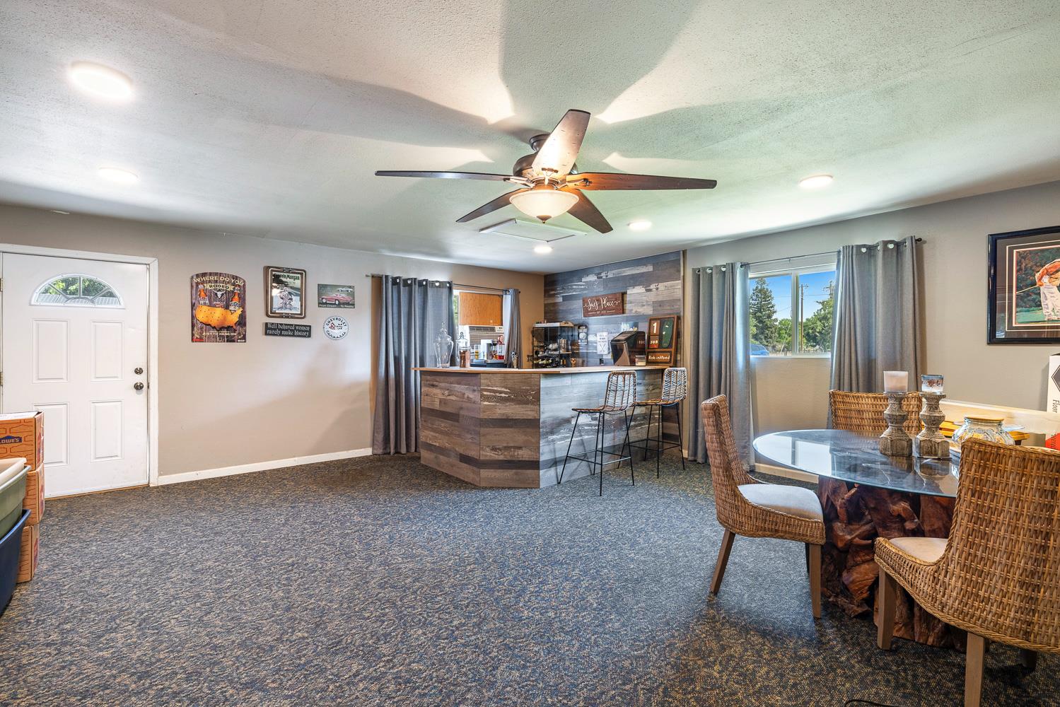 6589 N De Wolf Ave, Clovis, CA 93619