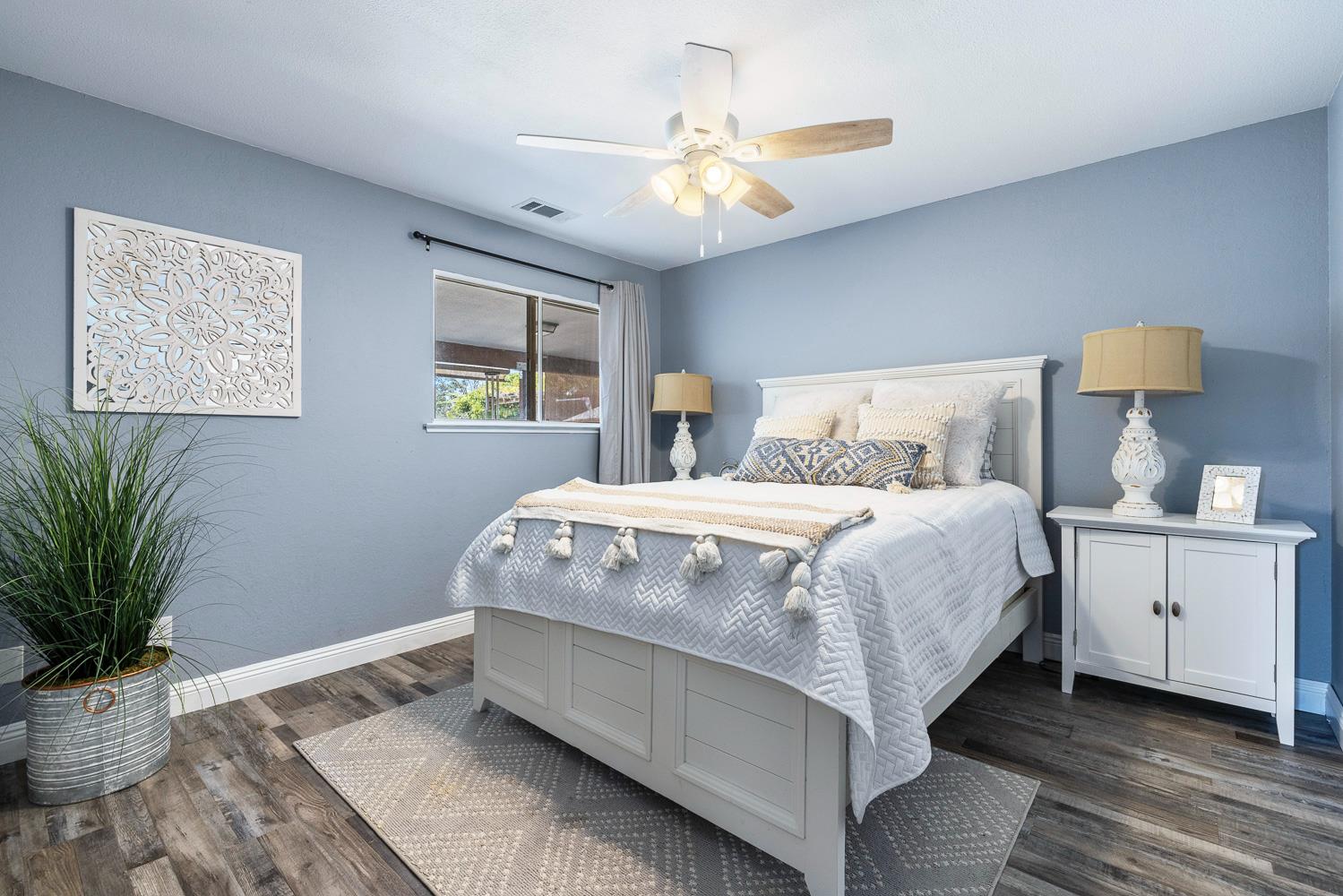 6589 N De Wolf Ave, Clovis, CA 93619