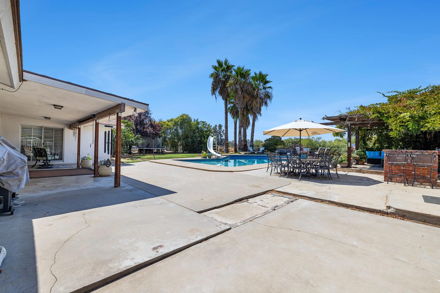 6589 N De Wolf Ave, Clovis, CA 93619