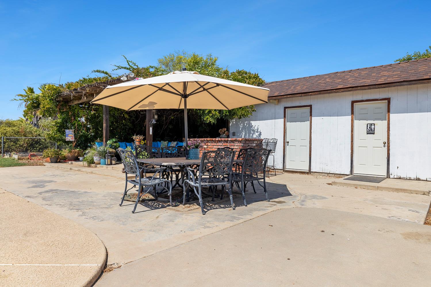 6589 N De Wolf Ave, Clovis, CA 93619