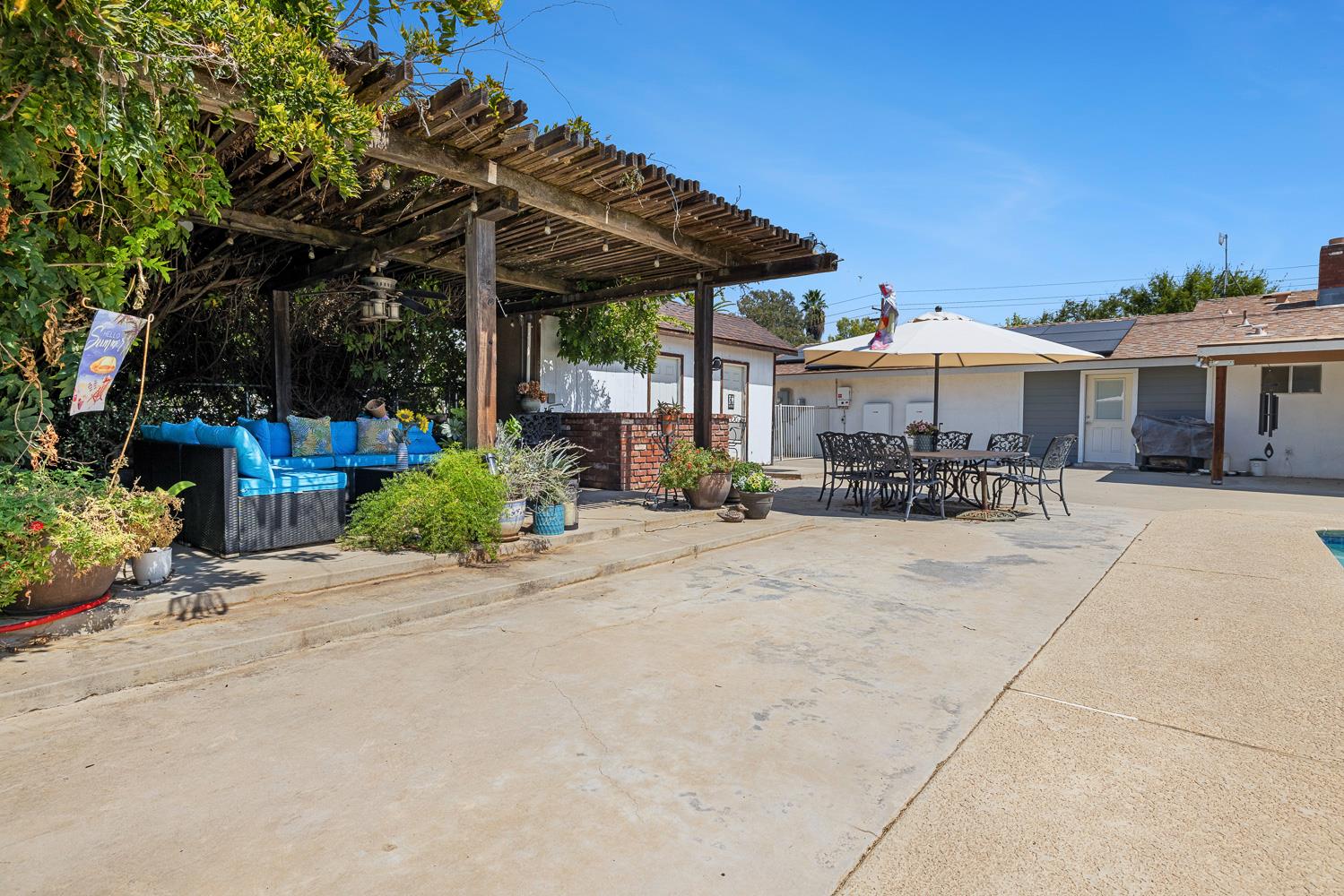 6589 N De Wolf Ave, Clovis, CA 93619