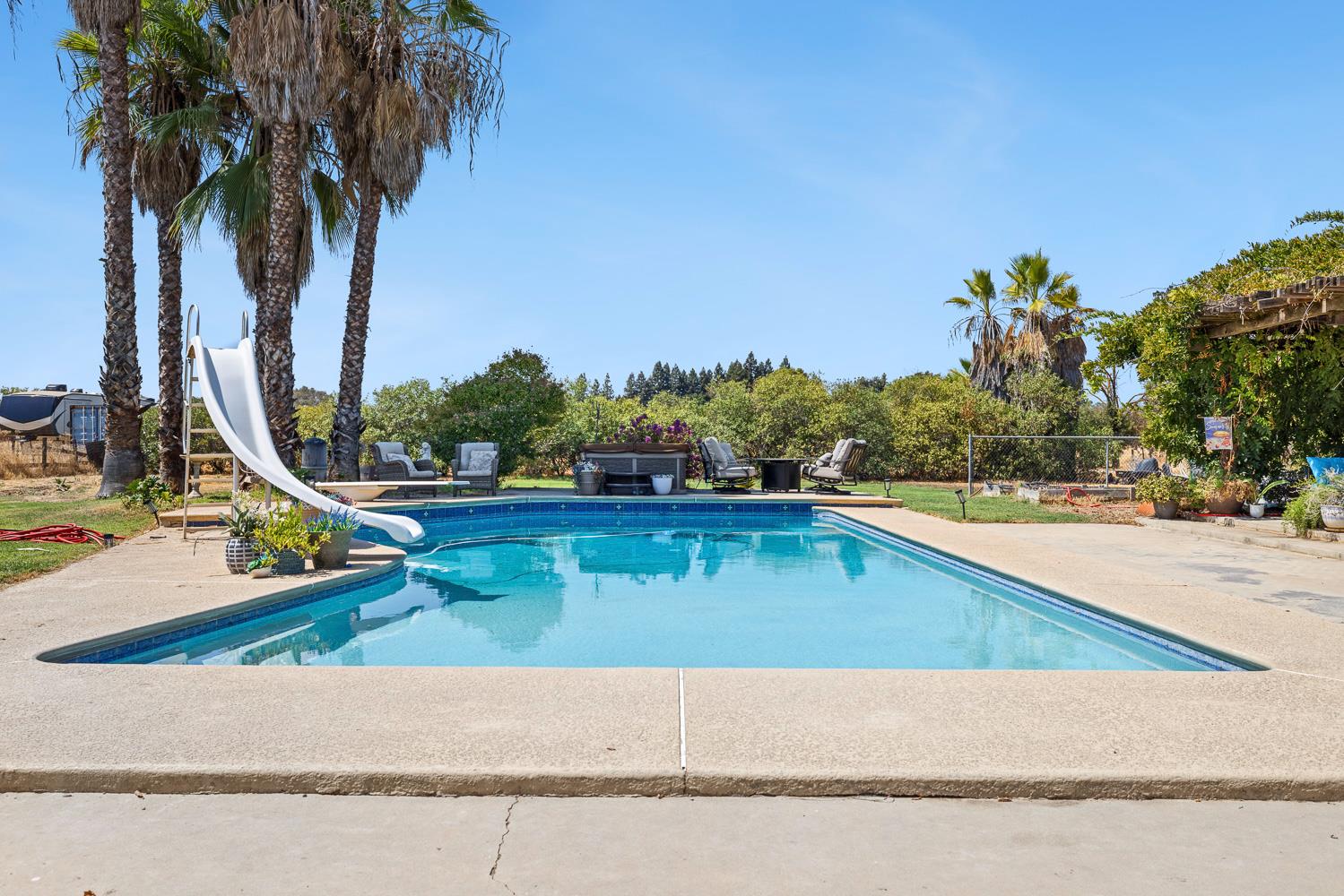 6589 N De Wolf Ave, Clovis, CA 93619