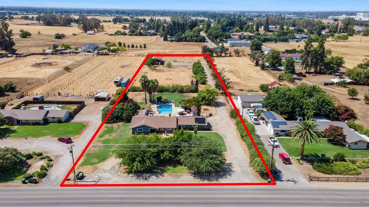 6589 N De Wolf Ave, Clovis, CA 93619