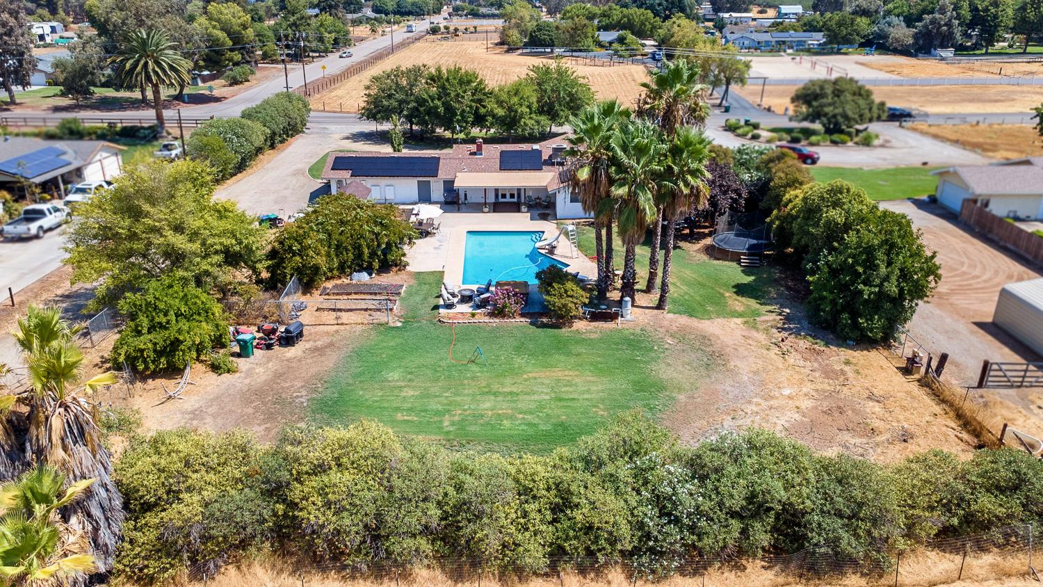 6589 N De Wolf Ave, Clovis, CA 93619