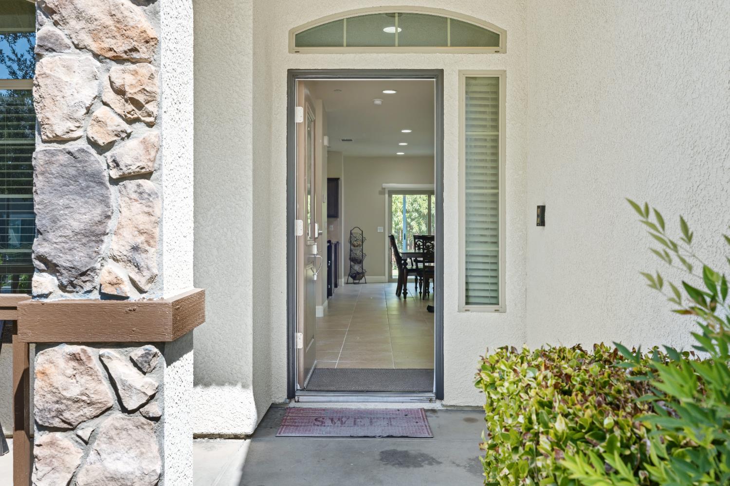 6712 W Lucas Dr, Fresno, CA 93722