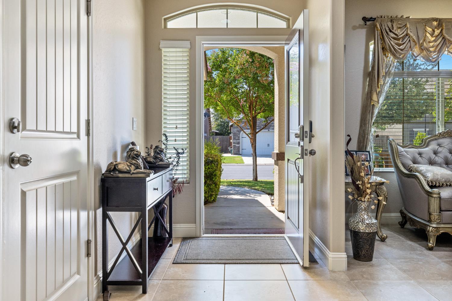 6712 W Lucas Dr, Fresno, CA 93722