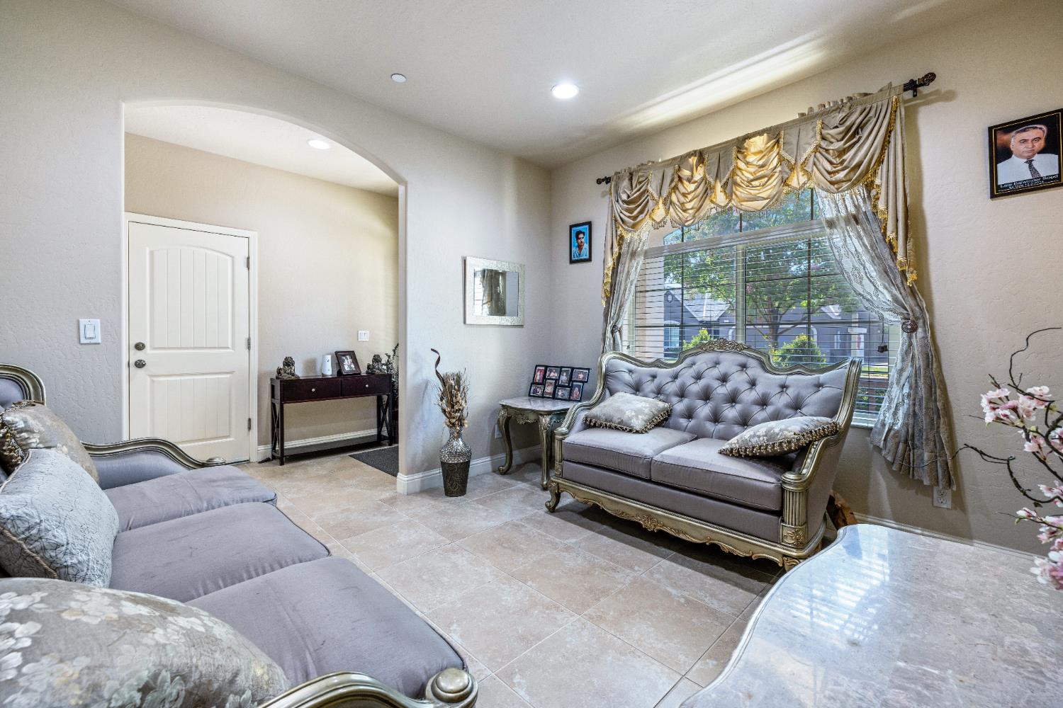 6712 W Lucas Dr, Fresno, CA 93722