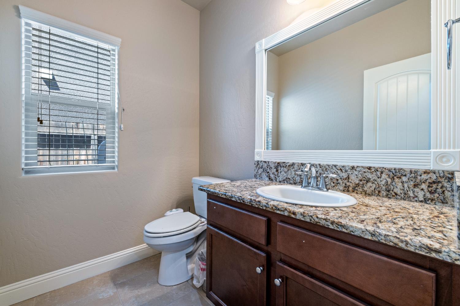 6712 W Lucas Dr, Fresno, CA 93722