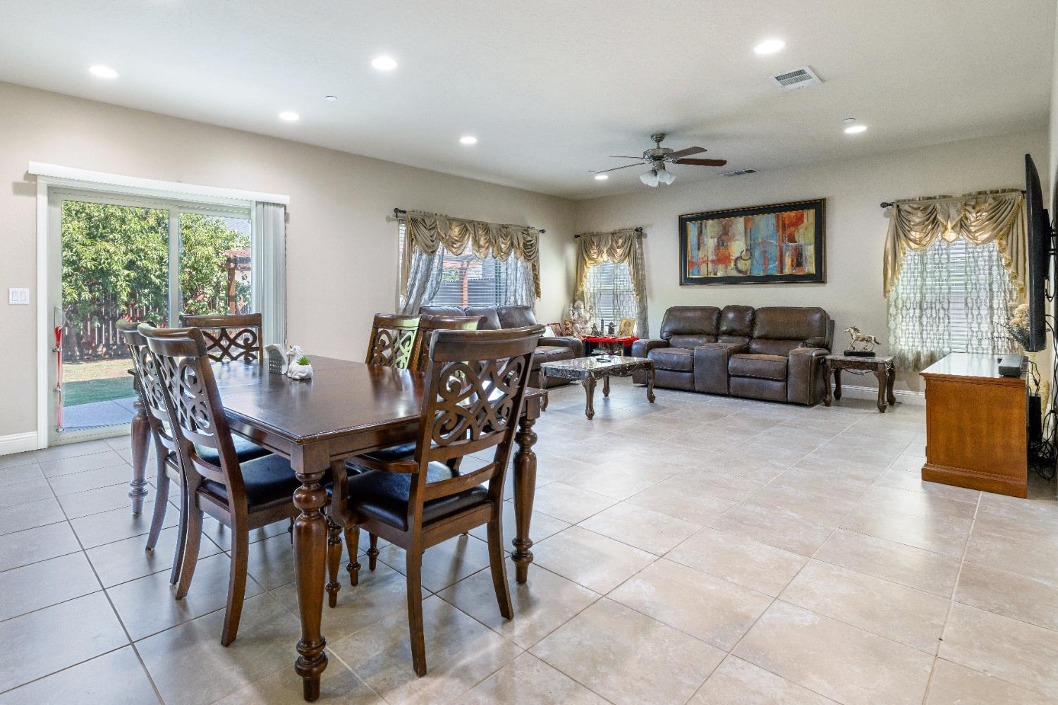 6712 W Lucas Dr, Fresno, CA 93722