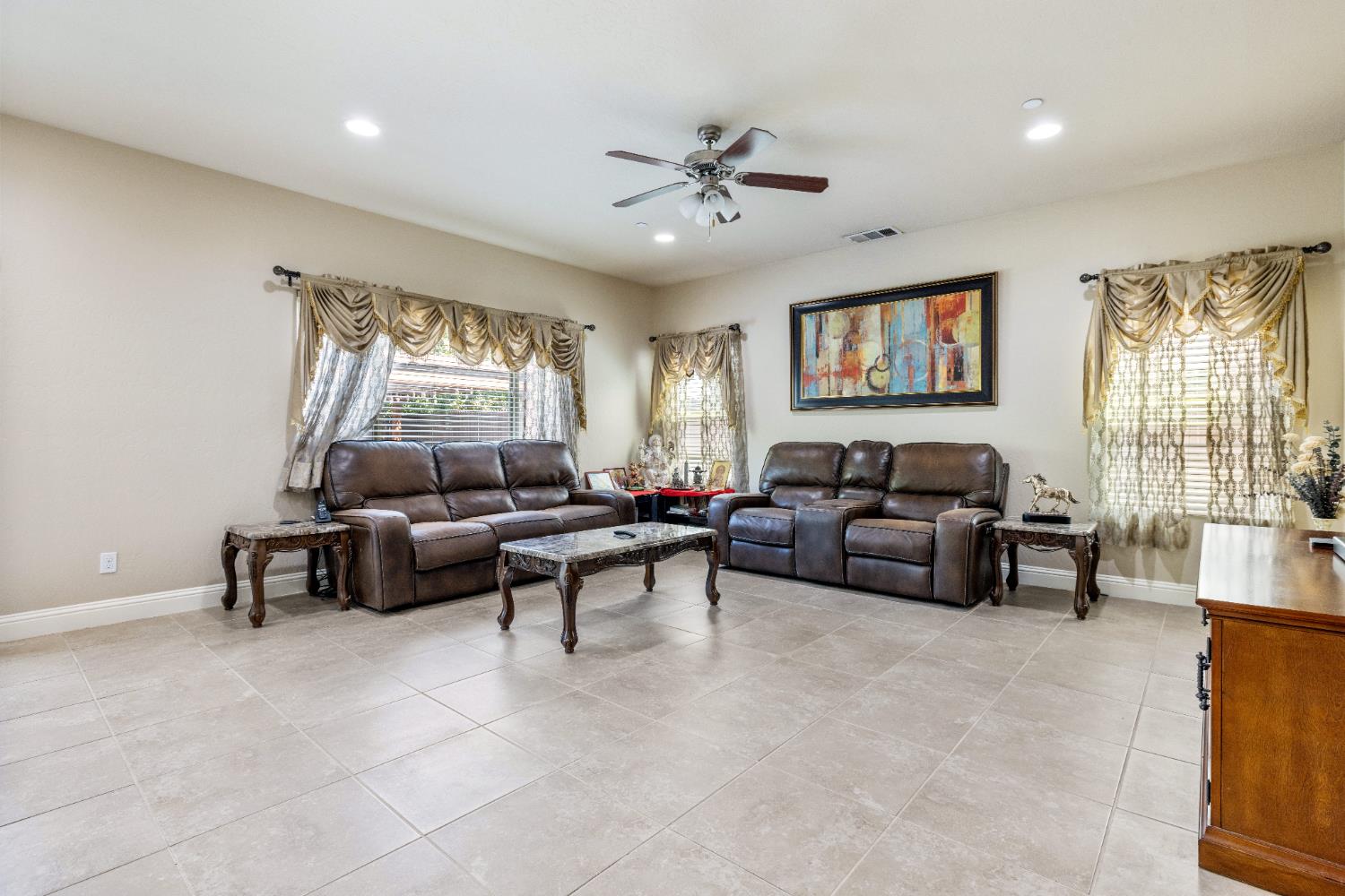 6712 W Lucas Dr, Fresno, CA 93722