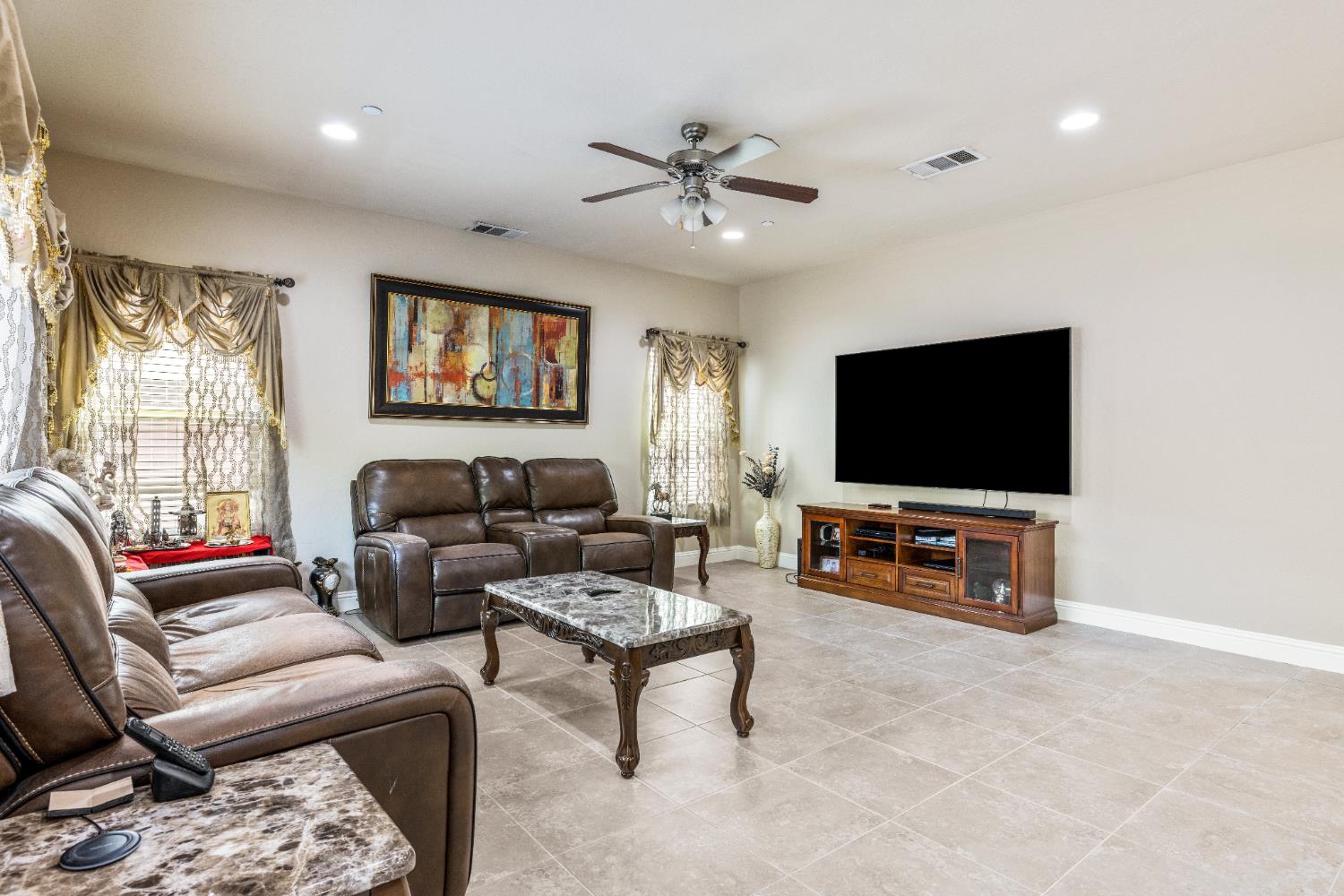 6712 W Lucas Dr, Fresno, CA 93722