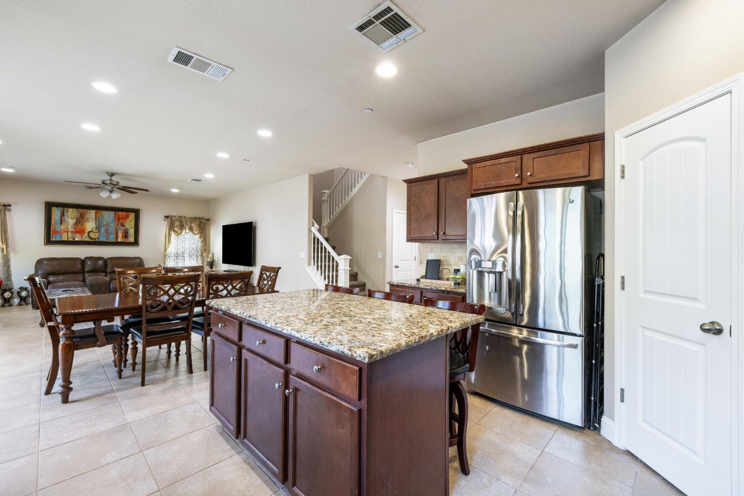 6712 W Lucas Dr, Fresno, CA 93722