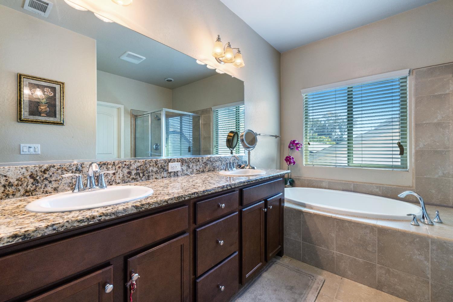 6712 W Lucas Dr, Fresno, CA 93722