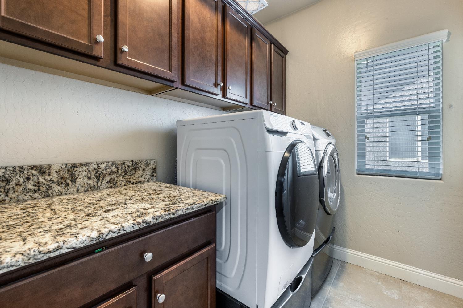 6712 W Lucas Dr, Fresno, CA 93722