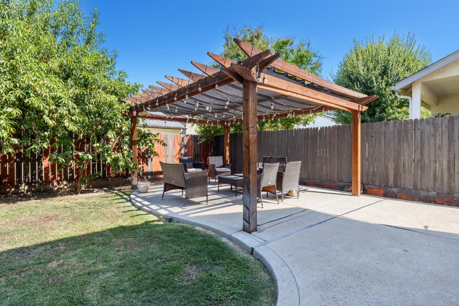 6712 W Lucas Dr, Fresno, CA 93722