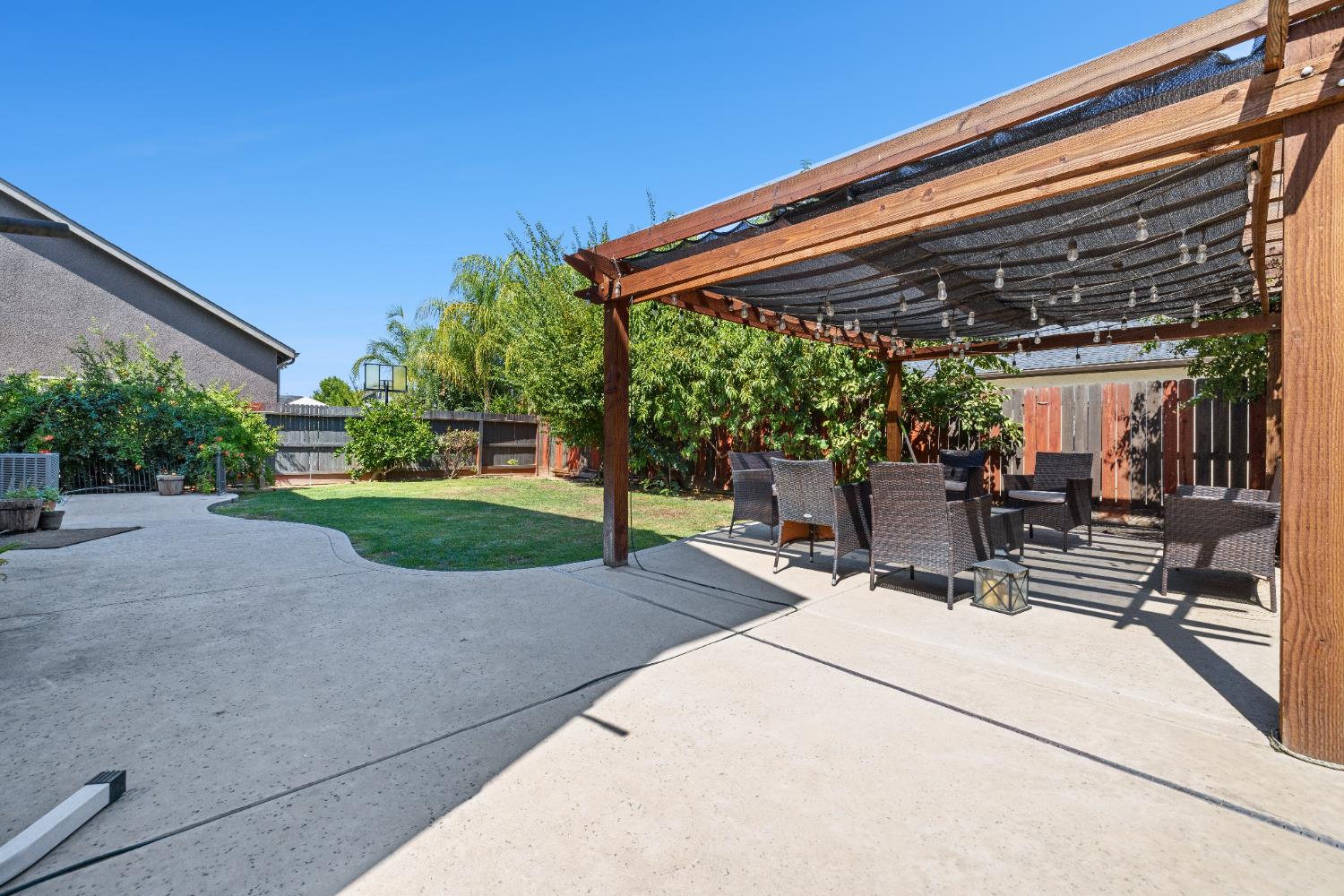 6712 W Lucas Dr, Fresno, CA 93722